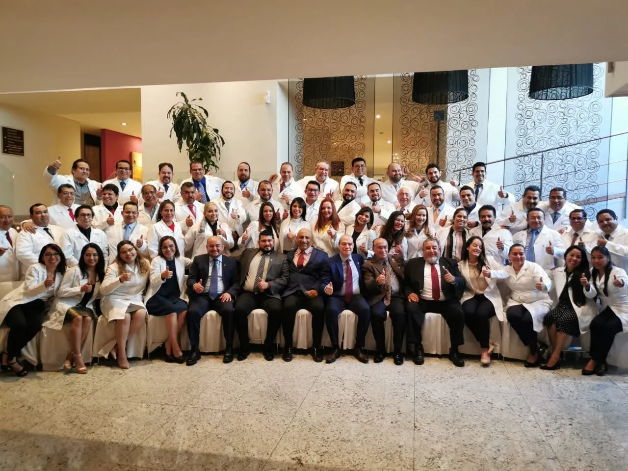Gran generación de egresados del diplomado de flebología del Instituto Mexicano de Flebología