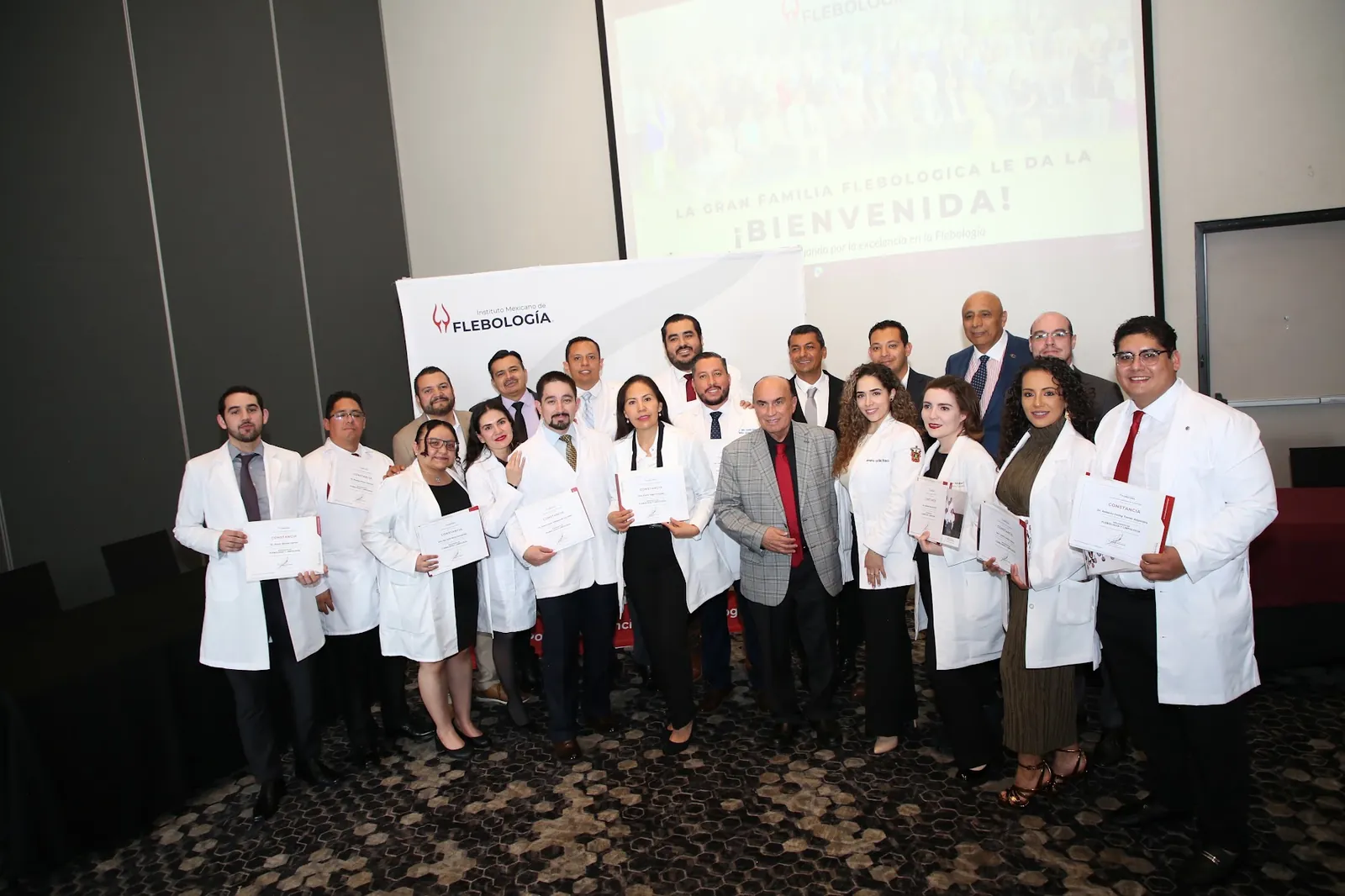 Entrega de constancias del diplomado de flebología del Instituto Mexicano de Flebología